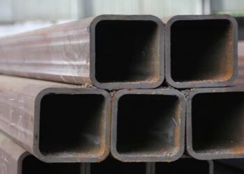 مقاطع فولاذية مجوفة مدلفنة على الساخن بسماكة 0.5 مم إلى 25 مم وتفاوت ±10% لمشاريع البناء