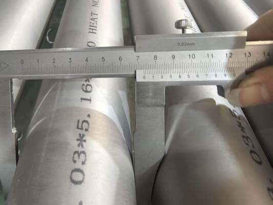 أنابيب الفولاذ العادية ذات النهايات العادمة مع سمك الجدار من 2mm إلى 60mm لتطبيقات السيارات والفضاء