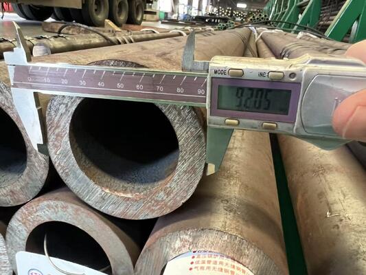 أنبوب فولاذي لمبادل الحرارة المسحوب بالبرد بسماكة الحائط 0.7MM-30MM وشكل مستدير لنقل الحرارة الصناعية